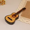 Juldekorationer Kylmagnet Miniatyrfiol Modell Mini Guitar Piano Replica Christmas Gifts Mini Musical Instrument Ornaments 221129