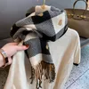 Шарфы роскошные бренд женщины вязаный шарф для херппаттерна пледа Lovey Girl Winter Теплый колледж.