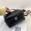 Big Lady Black Cosmetic Bag Fashion Makeup Bag 여성 디자이너 세면류 여행 파우치 숙녀 지갑 선물 메이크업 케이스 조직자