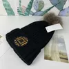 Şapkalar Eşarplar Eldiven Setleri Beanie/Kafatası Kapakları Beanie/Kafatası Kapakları Bobble Şapkalar Moda Tasarımcısı Kova Kepçesi Şapka Şapkalı Örgü Sahte Kürk Pom Beanie Slouchy Beanies