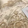 Set di biancheria da letto Lusso Champagne 100S Cotone egiziano Ricamo oro Set europeo Copripiumino liscio Lenzuolo Federe di lino 221129