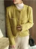 가을 가을 겨울 프랑스 고품질 여성용 고급 고급 트위드 재킷 노란색 우아한 주머니 작은 향기로운 아웃복 여성