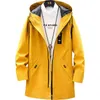 Męskie kurtki marka Windbreaker Autumn Casual Long Trench Płaszcze Mężczyźni Czarne modne ubrania z kapturem kurtki plus rozmiar 221129