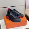 Scarpe casual di design Sneakers rimbalzanti Scarpe da ginnastica in pelle scamosciata Patchwork traspirante Scarpe da corsa in rete Scarpe da ginnastica rimbalzanti da uomo Suola in gomma antiscivolo Scarpe da ginnastica piatte Taglia 39-45