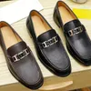 2022 Designer Men's Business Formelle Sandales britanniques Luxe 100% Cuir Lettres en métal Boucle Casual Slip-On Set Chaussures de pied Printemps Été Tête ronde Chaussures respirantes