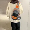 Mężczyźni moda plecak crossbody worka na ramiona pakiet klatki piersiowej z portfelem ładowanie portu po stronie Kobiety Podróżować worki na klatkę piersiową Messenger