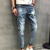 Herr jeans tung industri broderi m￤ns m￤rke koreanska smala rippade h￥l sociala killen f￶tter ankel l￤ngd byxor tryckta ton￥ringar