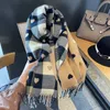 Шарфы роскошные бренд женщины вязаный шарф для херппаттерна пледа Lovey Girl Winter Теплый колледж.