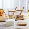 Garrafas de armazenamento garrafa de tempero de sal e açúcar com colher tanque redondo japonês vidro de vidro de bambu de madeira conjunto de combinação de capa de madeira
