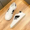 Moda sneakers basse Scarpe da uomo con suola spessa stringate casual Tessuto sportivo Pelle verniciata Pelle presenta un design pulito e linee semplici 35-43 BOX