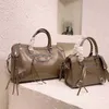 Klasik Şehir Duffle Bags Tages Bag Kadın Tasarımcı Tote Çanta Lüks Omuz Motosiklet Çantaları Crossbody Büyük Kapasiteli Metal Bagaj 220315