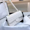 Toppdesigner axelväskor Tote Woman's New Fashion Classic Caviar White Leather Envelope Bag Gold Hardware Chain Crossbody Bag Factory Direct Sales