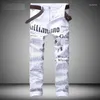 Jeans masculine pantalon de hiphop décontracté de conception en blanc jean droit pour un pantalon de denim mâle