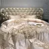 Set di biancheria da letto di lusso Champagne 100S cotone egiziano ricamo in oro set europeo copripiumino liscio lenzuolo federe in lino 221129