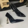 Scarpe col tacco alto firmate di lusso in stile classico appositamente progettate per le donne alla moda, bellissimi materiali in pelle, molto buoni