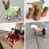 犬のアパレル4PCSペットシューズ防水冬用ブーツソックスアンチスリップパピー猫雨の雪のブーティーフットウェアチワワ