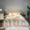 Set di biancheria da letto Lusso Champagne 100S Cotone egiziano Ricamo oro Set europeo Copripiumino liscio Lenzuolo Federe di lino 221129