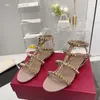 Designer V Slide Sandals Fashion Rivet Ankle Tel Slides Woman High Heels Scarpe in pelle di lusso HDFG