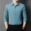 Camisas casuais masculinas Camisa de manga comprida homens de alta elasticidade corporativa branca cor sólida macho social formal listrado