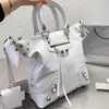 Cagole Riveted Tote Bag 여성 평범한 오토바이 핸드백 지갑 양가죽 가죽 꼰 손잡이 지퍼 가루 지퍼 지퍼 클로저 내부 패션 편지