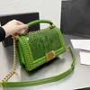 Kvinnors lyxdesigners axelväskor mode klassisk kohud flip tygväskor grön svart och vit färg guldkedja rem crossbody väska fabrik direktförsäljning