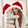 Mãe Baby Baps chapéus de Natal Red e Branco Inverno Boninho Protegendo orelhas Fios de bola fofos Capéu de malha duplo Inverno