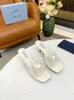 Novas sandálias de grife femininas chinelos slides salto baixo sapatos casuais 2023 transparente luxo moda ao ar livre sandália chinelo slide tamanho EUA 12 EUR 43