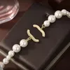 Naszyjnik z pereł luksusowy projektant biżuterii dla kobiet modne naszyjniki damskie łańcuszki ślubne wisiorki z diamentami C akcesoria prezenty