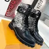 Stivali firmati Donna Martin Stivali piattaforma Stivali neri da combattimento Stivali tacco basso stivaletti catene in pelle logo fibbia scarpe da donna di lusso firmate 35-41