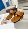 Damskie buty designerskie kapcie mody pasek ding klamra skórzana skórzana sandały luksusowe sukienki bankietowe jasne kolorowe buty na plażę Wysyłanie pudełka 35-42