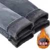 Jeans pour hommes Hiver Épais Plus Velours Hommes Taille Moyenne Maigre Simple Polaire Chaud Coupe Slim StretchCasual Denim Crayon Pantalon jeans 221130