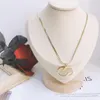 20 Stile designer di lusso Collane a pendente designer Lettera placcata in acciaio inossidabile per gioielli da sposa senza scatola