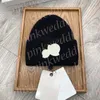 Designer Wool Hat Women Män stickade mössor Fashion Print tjock varm skalle mössor på motorhuven