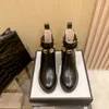 As botas de grife de luxo são especialmente projetadas para mulheres da moda, o estilo clássico é incrustado com strass, o que é muito bonito, bom, bom