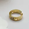 Gold 18k Designer Vintage Lover F Ring Luxury Style Retro noivado de colorido letra de j￳ias de moda Ladies Party Gift Wholesale