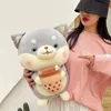 Fabricantes al por mayor 23 cm Akita perro juguetes de peluche leña perro leche taza de té muñeca regalos para niños