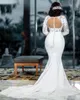 우아한 흰색 새틴 아프리카 인어 웨딩 드레스 보석 넥 롱 슬리브 신부 가운 플러스 크기 레이스 아플리케 뒷면을 통해 볼 수 있습니다.