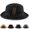 Baskrar Herr Kvinnor Fjäderband Ullblandning Homburg Hattar Ylle Fedora Kepsar Trilby Sunhat Resefest Justerbar UK M-L US 7 1/8-7 3/8