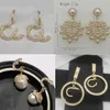 Luxusmarke Designer Buchstaben Ohrstecker Clip Einfach Retro 18 Karat vergoldet Geometrisch Berühmte Frauen Quaste Kristall Strass Perlenohrring Hochzeit Party Schmuck