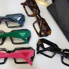Óculos de sol retrô de marca vintage para homens e mulheres com design de corte, óculos quadrados de olho de gato para fora, estilo de porta, roupa de sol, moda clássica, armação