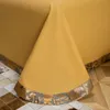 Set di biancheria da letto di lusso in stile europeo 4 pezzi Set morbido liscio oro satinato jacquard e bordo in pizzo Copripiumino lenzuolo Federe 221129