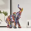 Dekorative Objekte Figuren Bunte Elefanten-Kunstskulptur Kreative Heimdekoration Moderne Graffiti-Statue Büro-Desktop-Dekor Harzzubehör 221129