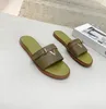 Zapatos de diseñador para mujer Zapatillas Moda Ding Cinturón Hebilla Sandalias de cuero Zapatos de vestir de banquete de lujo Color claro Zapato de playa Caja de envío 35-42