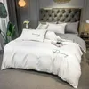 Set di biancheria da letto Set da ricamo in cotone lavato di lusso Copripiumino per la casa di alta qualità con lenzuola piatte Letto semplice e durevole Queen Size 221129