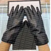 Guanti di agnello di moda venduti con guanti invernali neri in scatola in scatola in vendita
