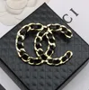 20 styl luksusowy projektant marka list broszki kobiety mężczyźni 18K pozłacane przypinki na klapę kryształowy frędzel broszka perła Pin Party moda akcesoria