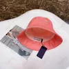 Fashion Gold Silk Leigner Designer Bucket Hats Luxury Nylon Solide Sunhat Cap Hommes d'automne ray￩s Femmes Banie Outdoor P Caps 5 couleurs