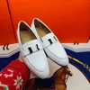 Mode dikke hak sole decoratieve kleding schoenen loafers dames echte lederen ronde teen massieve kleur enkele schoenen lente en herfst vakantie meisje fabriek