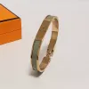 Pulsera de diseñador de joya de acero de 8 mm de ancho Tamaño de regalo 17 para mujer Joyería de moda Setas de cajas sin cajas