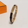 Pulsera de diseñador de joya de acero de 8 mm de ancho Tamaño de regalo 17 para mujer Joyería de moda Setas de cajas sin cajas